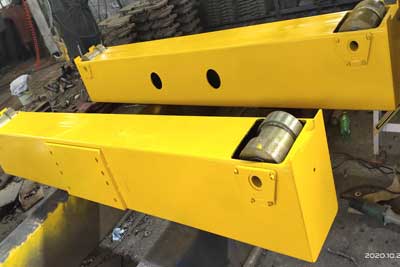 End carriages of low profile bridge crane 