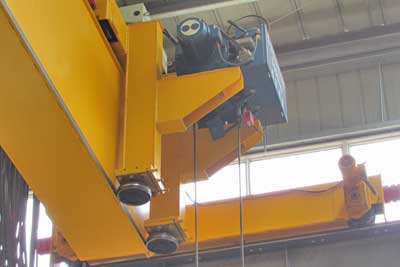 Electric hoist of low profile overhead crane 