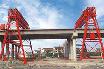 Double girder truss gantry crane for road construction