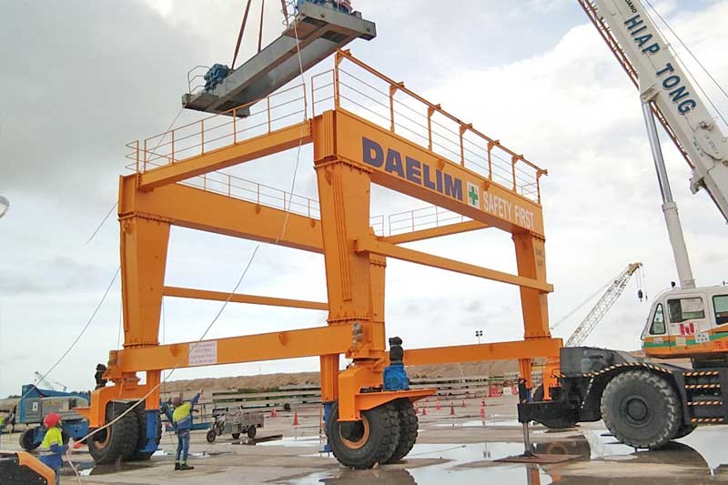 RTG rubber tyred gantry crane with U Frame gantry design 