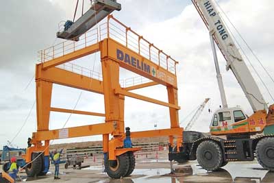 Double girder installation on gantry frame- 80 ton rubber tyred gantry crane for sale Malaysia project 