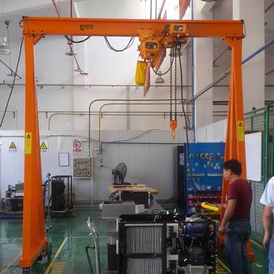 portable gantry crane with motorized wheel