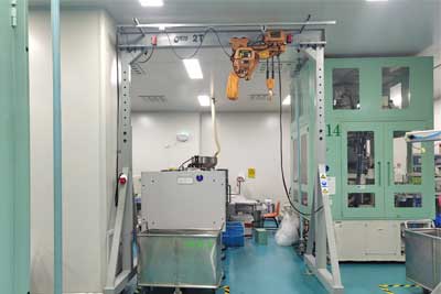 Adjustable aluminium gantry crane