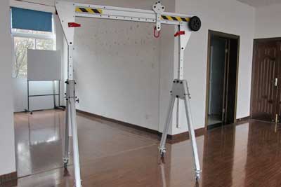 Foldable aluminium gantry crane