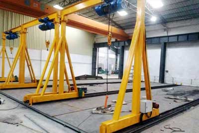 Light rail mounted portable gantry crane with wire rope hoist 