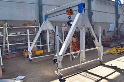 Height adjustable movable aluminium gantry crane