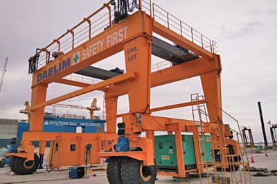 Rubber-tired gantry crane (RTG) for terminal port yard for container handling 