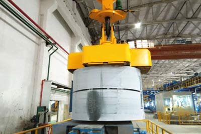 Vertical coil lifter 