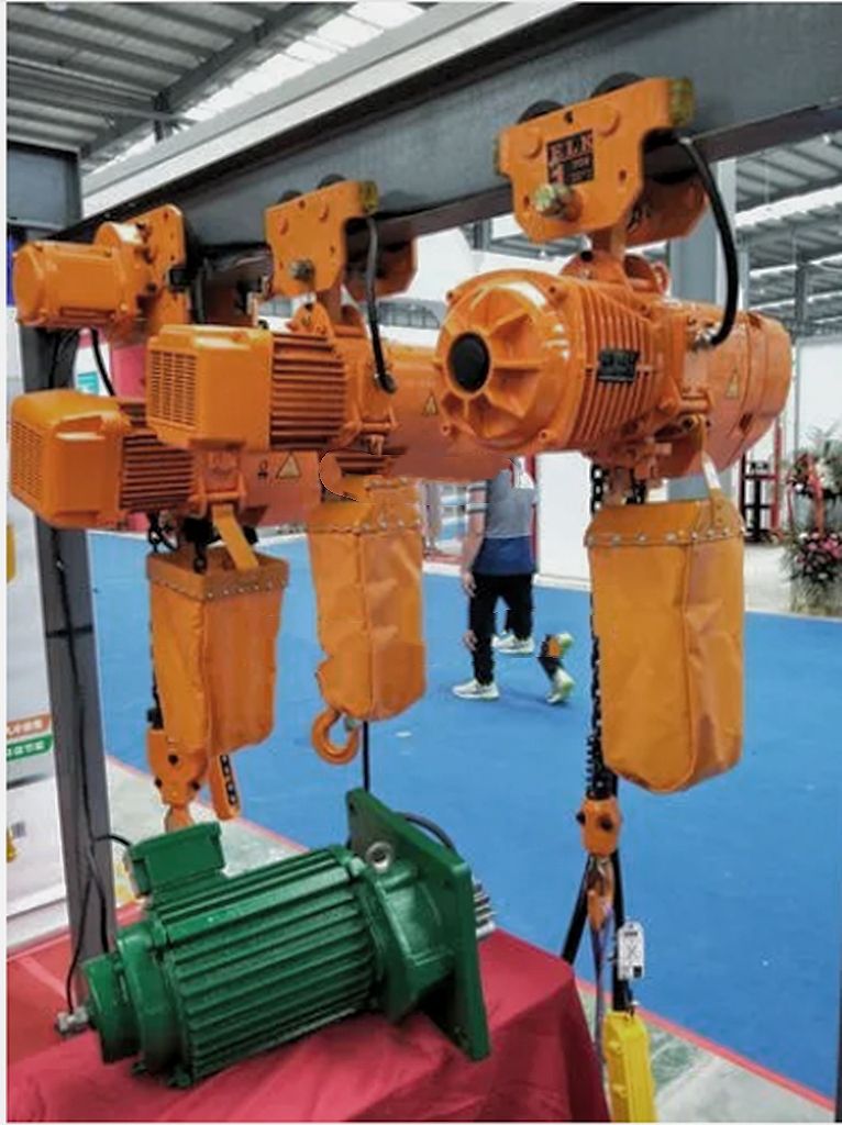 Electric chain hoist with manual trolley 