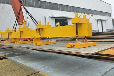 Magnetic beam - crane attachement for gantry crane