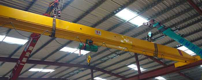 5 ton single girder overhead crane installation on the runway beams