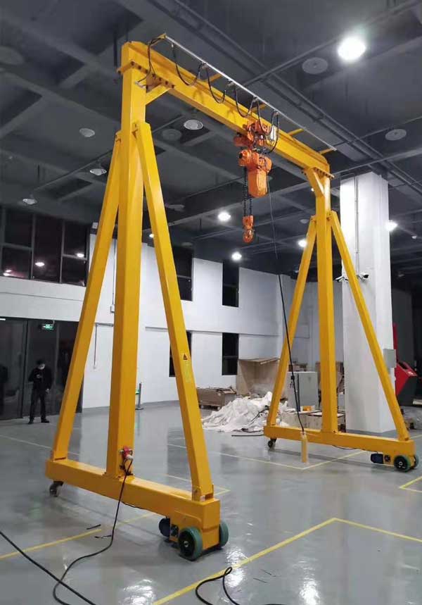 Fixed height garage gantry cranes