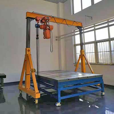 Adjustable gantry crane