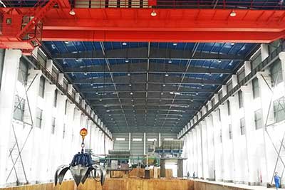 Heavy duty waste handling overhead crane