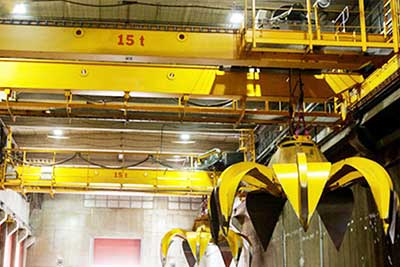 Overhead rail crane with grab bucket 