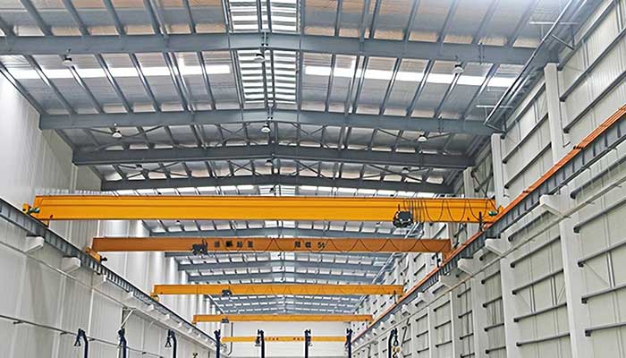 Overhead crane designed for steel structured workshop 