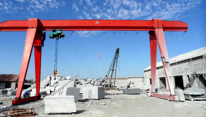 Economical single girder gantry crane for stone block handling