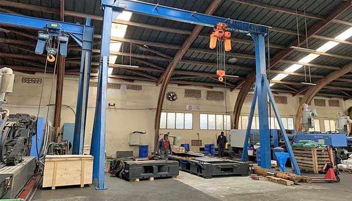 Fixed workstation gantry crane 