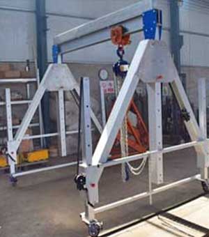 Adjustable height aluminum lightweight portable gantry crane