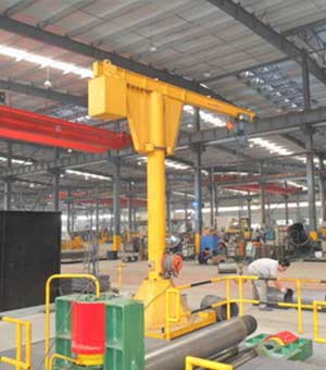 Mobile jib crane for motor handling