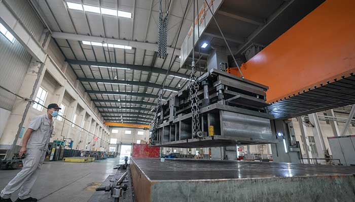 Custom overhead bridge crane are provided based on your applications and specifications 