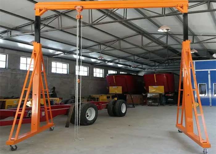 Adjustable light gantry crane 