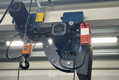 Variable speed electric chain hoist with low headroom design , European style 