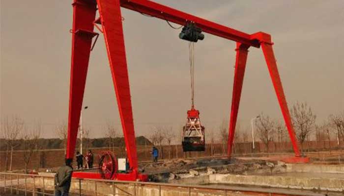 Single girder gantry crane for bulk material handling 