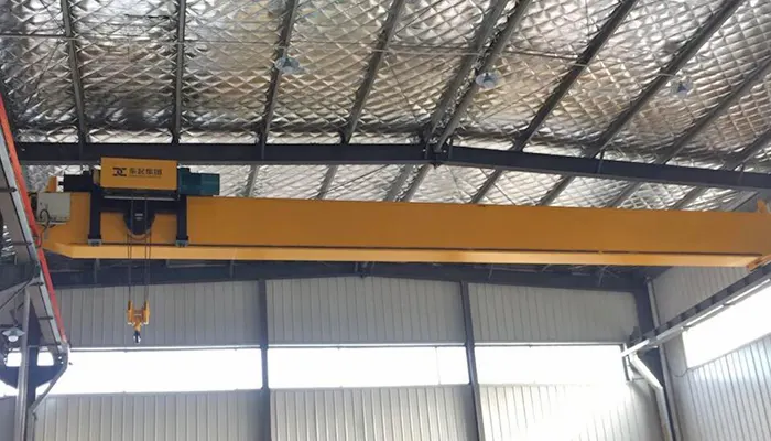 Low headroom overhead crane for limited space workshops and facilities