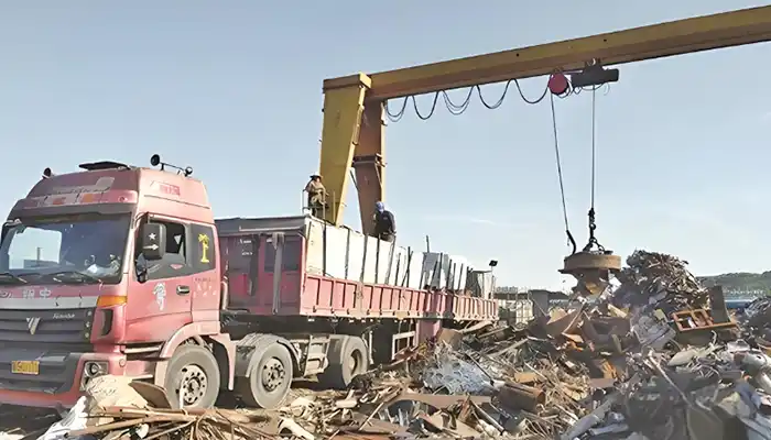 Gantry crane for steel scrap handling 