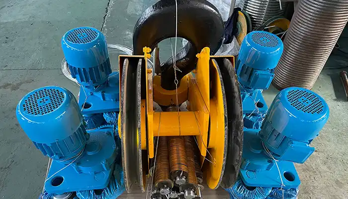 Hoist hook and hoist travelling motors 