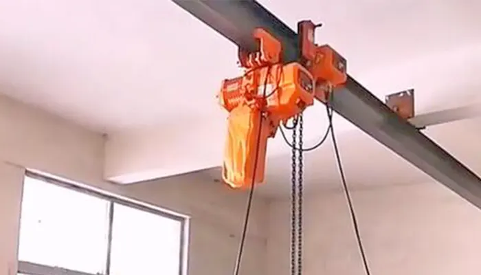 Low headroom electric chain hoist 