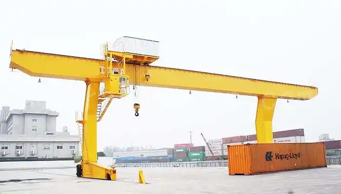 outdoor gantry crane for large loads handling such as containers 