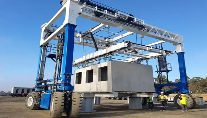 straddle carrier crane for construction modular handling 